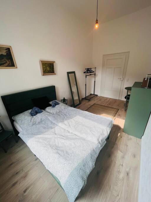 Kuenstlerisches Apartment คาร์ลสรูเฮอ ภายนอก รูปภาพ