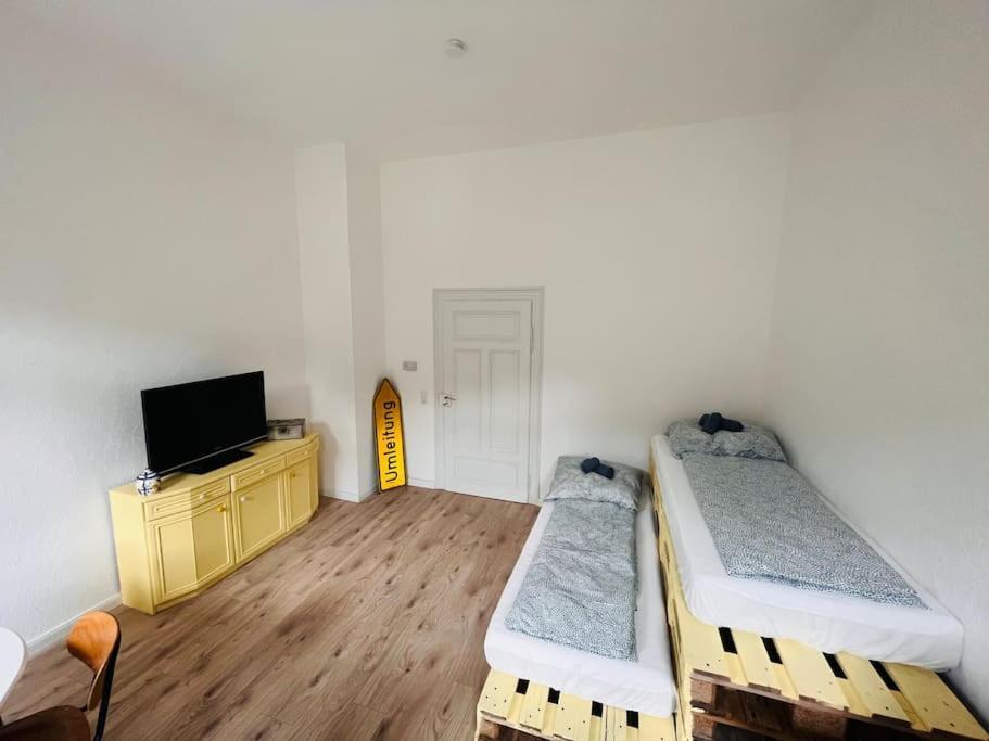 Kuenstlerisches Apartment คาร์ลสรูเฮอ ภายนอก รูปภาพ
